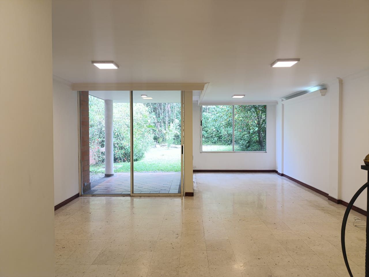 Casa en arriendo o venta Antioquia Medellín Los Naranjos 220 m2 Habitaciones 3 Baños 4 Garajes 3 Precio venta $1400000000 Precio arriendo $7900000