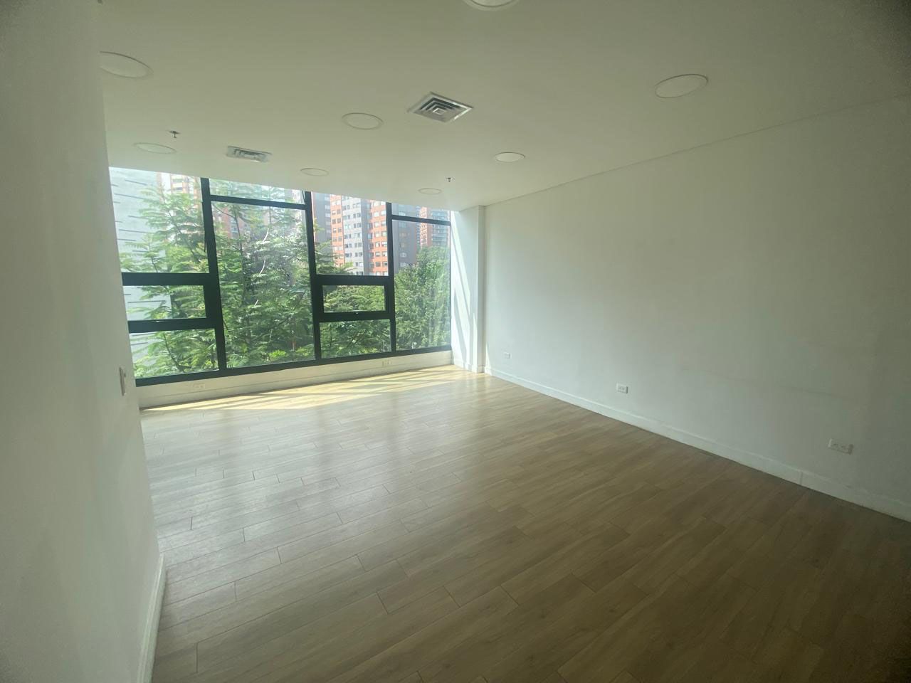 Oficina en arriendo o venta Antioquia Medellín Diego Echavarria 43 m2 Habitaciones 0 Baños 1 Garajes 1 Precio venta $600000000 Precio arriendo $4800000