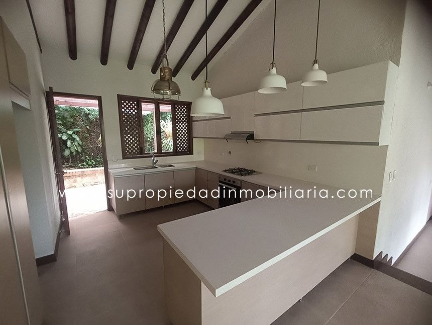 Casa en venta Antioquia Envigado La Pradera 260 m2 Habitaciones 4 Baños 6 Garajes 5 Precio $2300000000