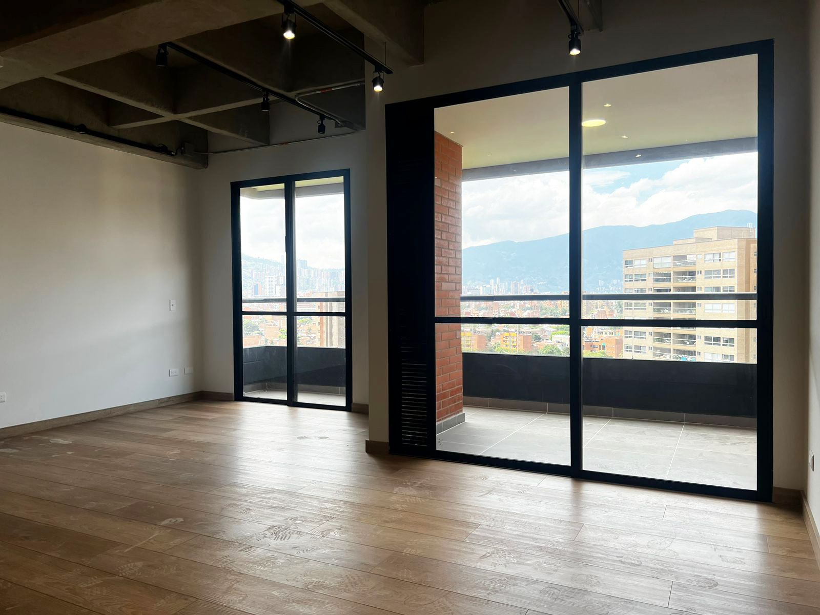 Apartaestudio en arriendo Antioquia Envigado Pontevedra 75 m2 Habitaciones 1 Baños 2 Garajes 1 Precio $3350000