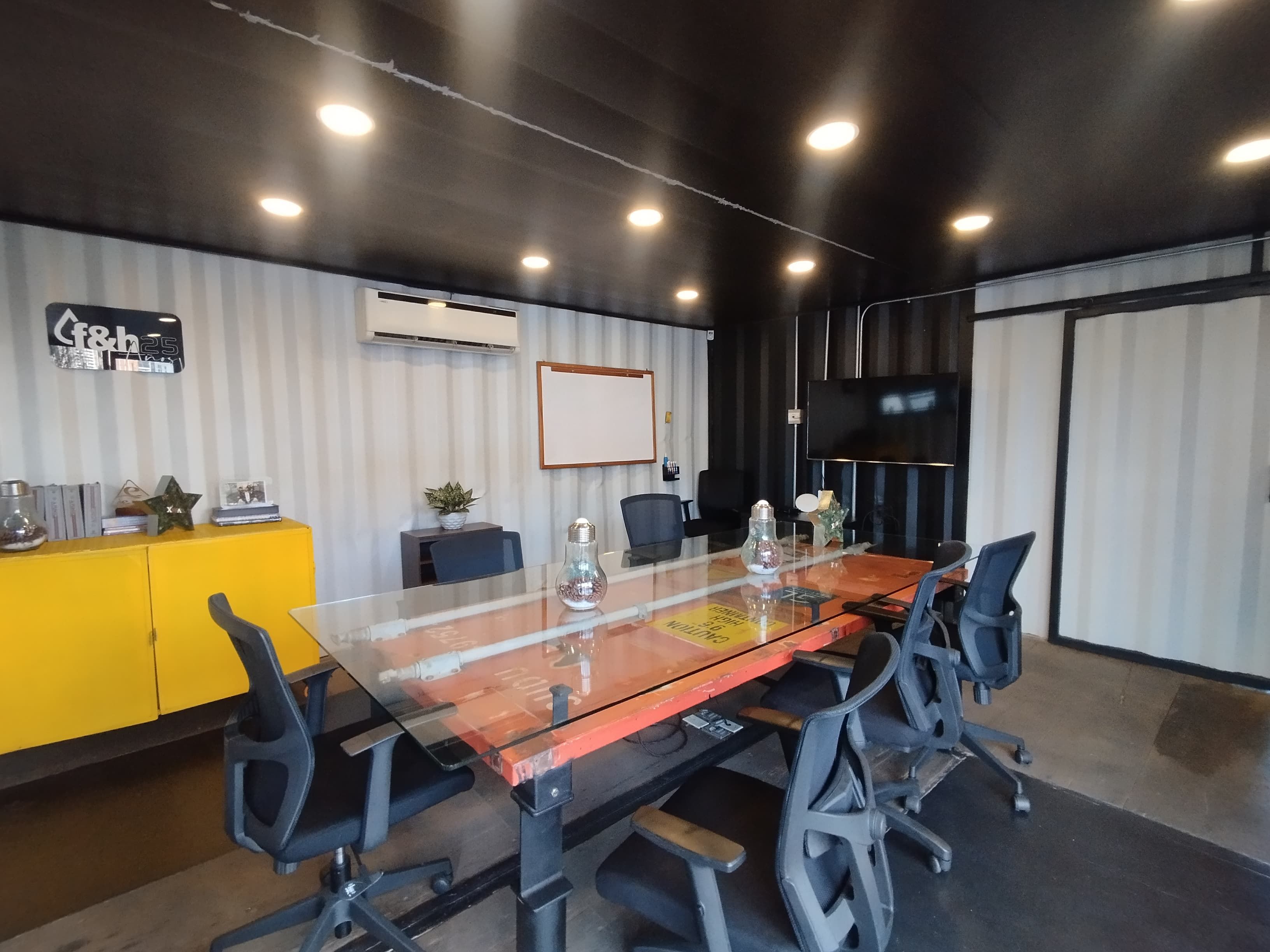 Oficina en arriendo Antioquia Medellín Santa Fe 130 m2 Habitaciones 0 Baños 1 Garajes 3 Precio $8500000