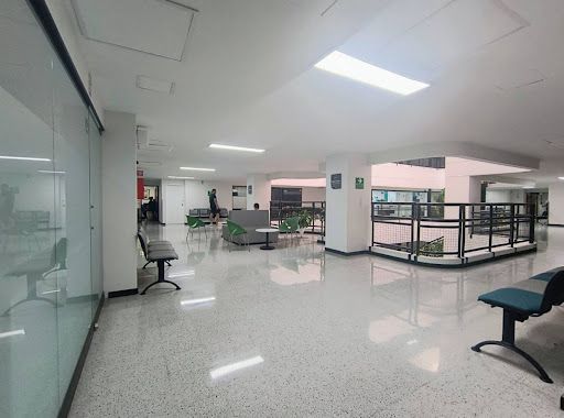 Consultorio en arriendo Antioquia Medellín La Aguacatala 30 m2 Habitaciones 0 Baños 1 Garajes 1 Precio $3400000