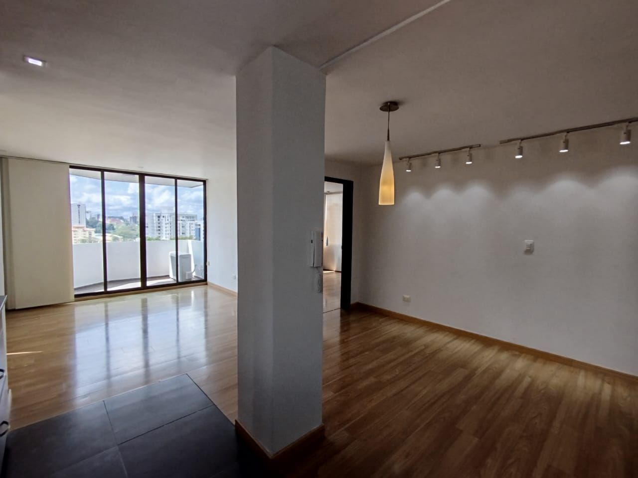 Apartaestudio en arriendo Risaralda Pereira Cambulos 49 m2 Habitaciones 1 Baños 2 Garajes 1 Precio $1650000