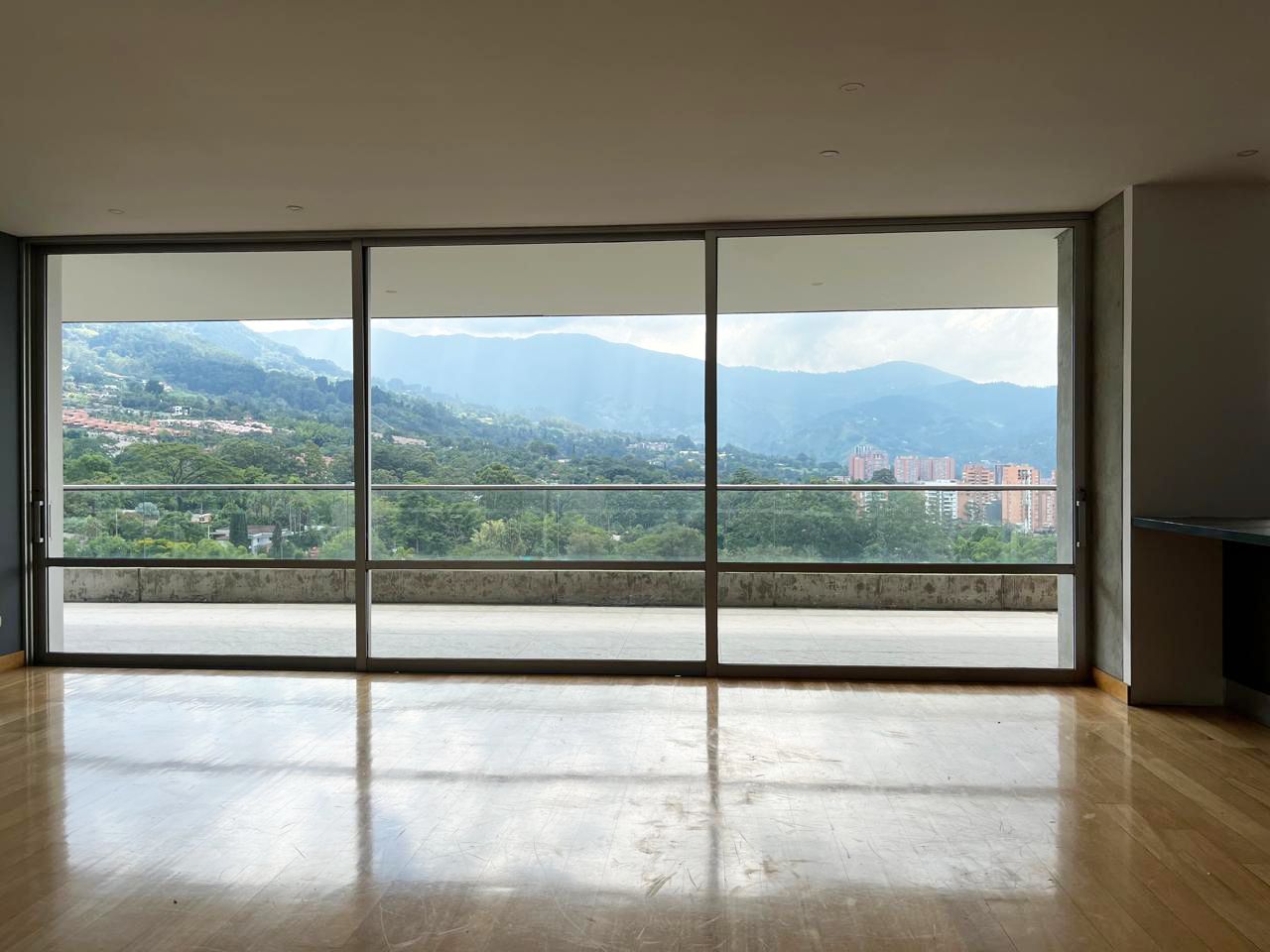 Apartamento en arriendo Antioquia Medellín Cerro El Volador 220 m2 Habitaciones 3 Baños 4 Garajes 2 Precio $10300000
