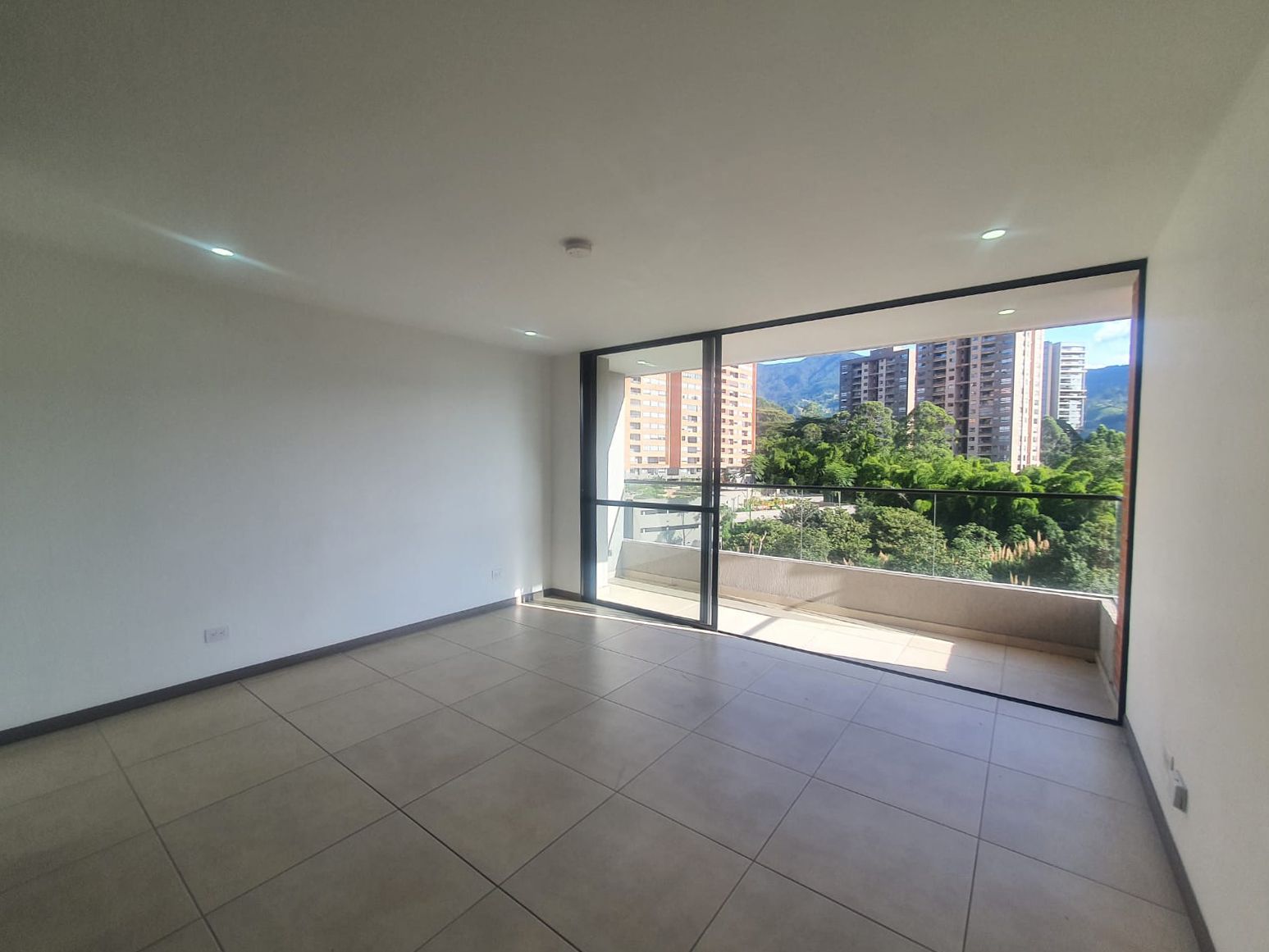 Apartamento en arriendo Antioquia Envigado Las Palmas 76 m2 Habitaciones 2 Baños 2 Garajes 1 Precio $4050000