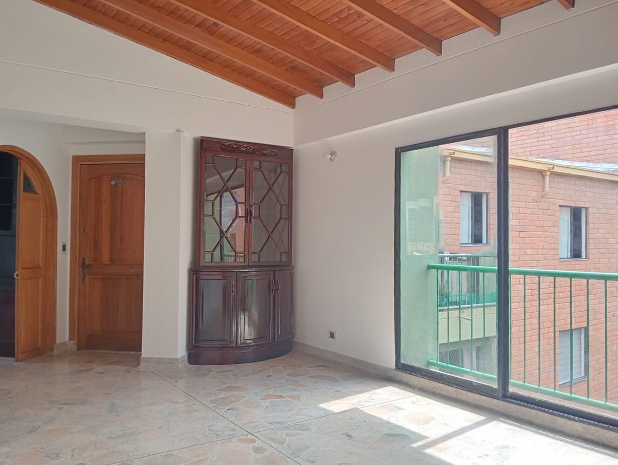 Apartamento en arriendo Antioquia Medellín La Castellana 82 m2 Habitaciones 3 Baños 2 Garajes 1 Precio $2700000