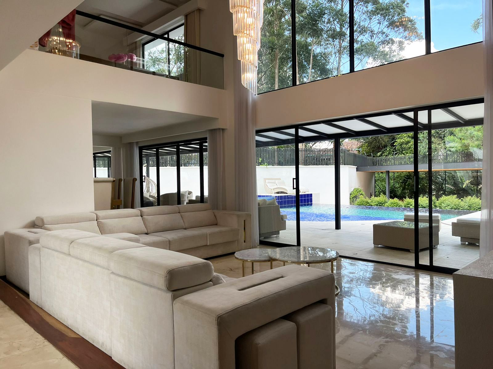 Casa en venta Antioquia Medellín Naranjitos 424 m2 Habitaciones 5 Baños 6 Garajes 6 Precio $4900000000