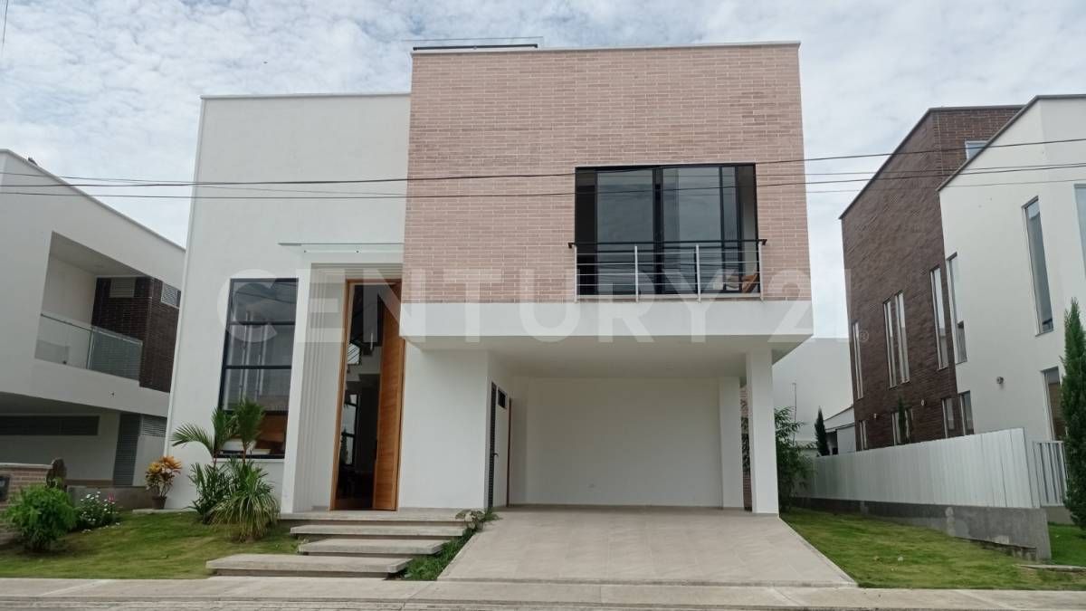 Casa en venta Antioquia Apartadó Villa Del Rio 300 m2 Habitaciones 4 Baños 4 Garajes 2 Precio $1900000000