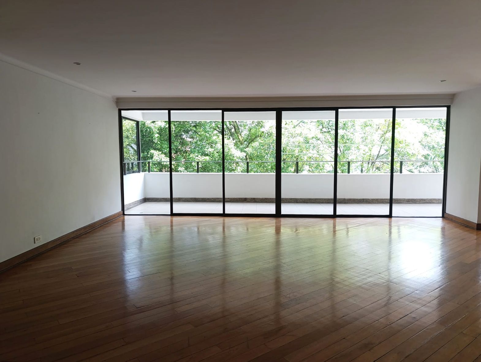 Apartamento en arriendo o venta Antioquia Medellín Doña Maria 257 m2 Habitaciones 4 Baños 4 Garajes 2 Precio venta $1500000000 Precio arriendo $8500000