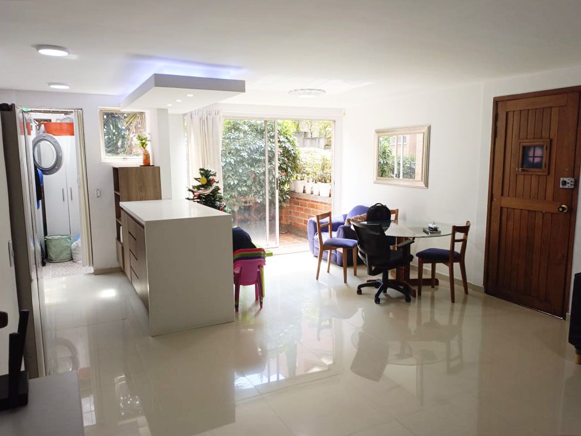 Casa en arriendo Antioquia Medellín Loma De Los Bernal 140 m2 Habitaciones 3 Baños 3 Garajes 1 Precio $4650000