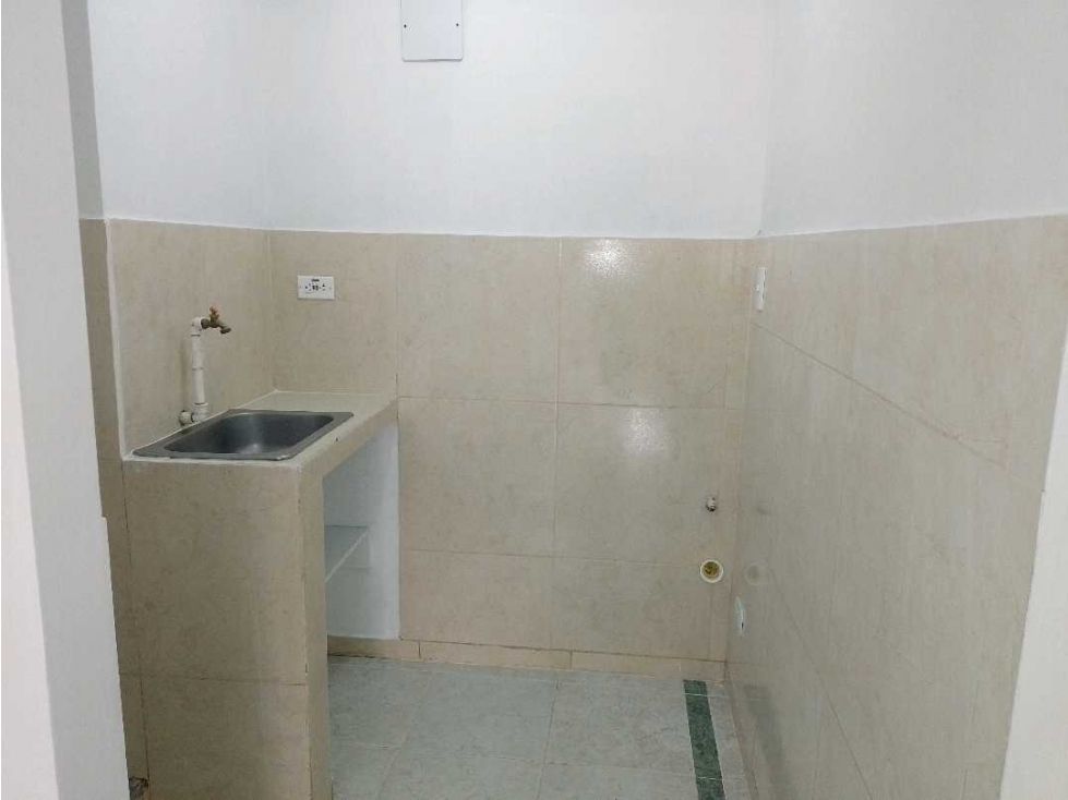 Local en arriendo Antioquia Medellín Sucre 20 m2 Habitaciones 0 Baños 1 Garajes 0 Precio $1400000