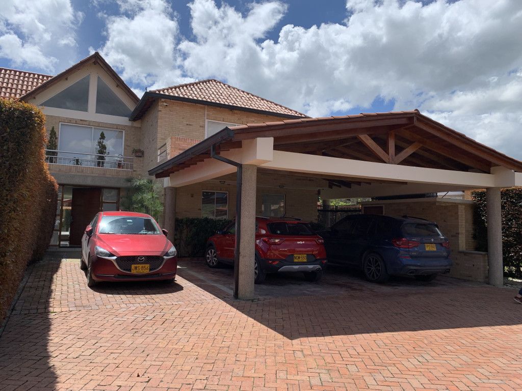 Casa en venta Cundinamarca Zipaquirá Zipaquira 300 m2 Habitaciones 3 Baños 3 Garajes 4 Precio $1700000000