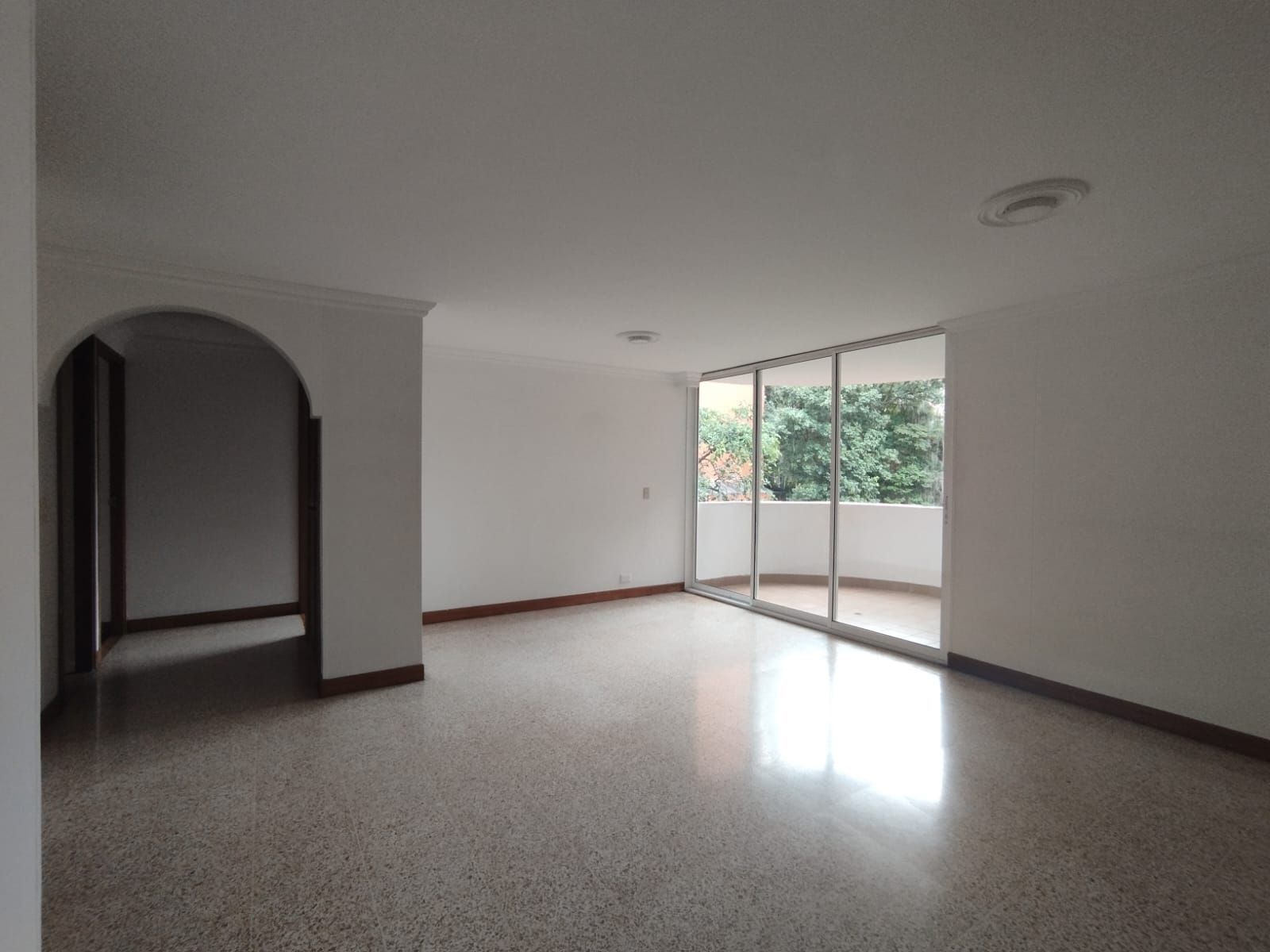 Apartamento en arriendo Antioquia Medellín Cerro El Volador 79 m2 Habitaciones 2 Baños 2 Garajes 1 Precio $3300000