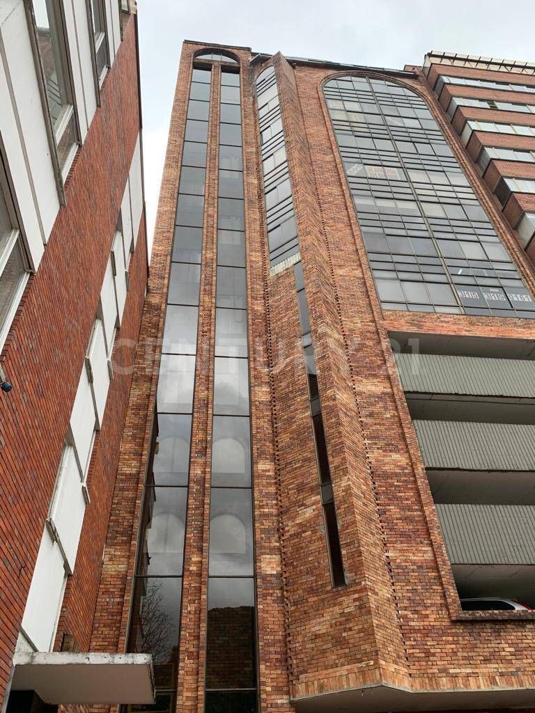 Oficina en venta Cundinamarca Bogotá Santa Barbara 32 m2 Habitaciones 0 Baños 0 Garajes 1 Precio $215000000