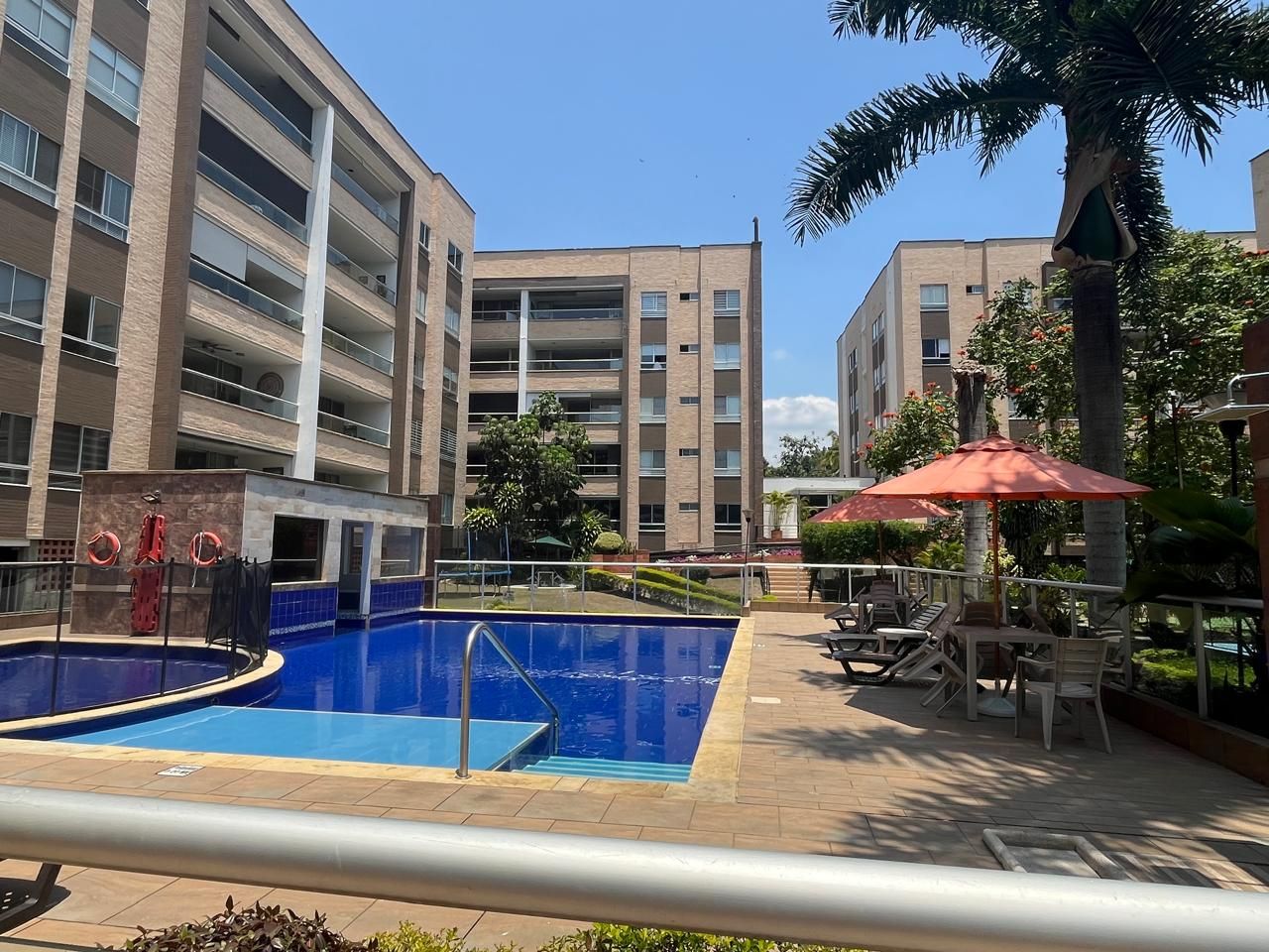 Apartamento en arriendo Valle Del Cauca Cali Parcelaciones Pance 213 m2 Habitaciones 3 Baños 5 Garajes 2 Precio $6500000