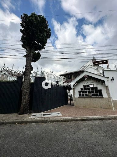 Casa en venta Santander Bucaramanga Lagos Del Cacique 330 m2 Habitaciones 5 Baños 7 Garajes 2 Precio $1300000000