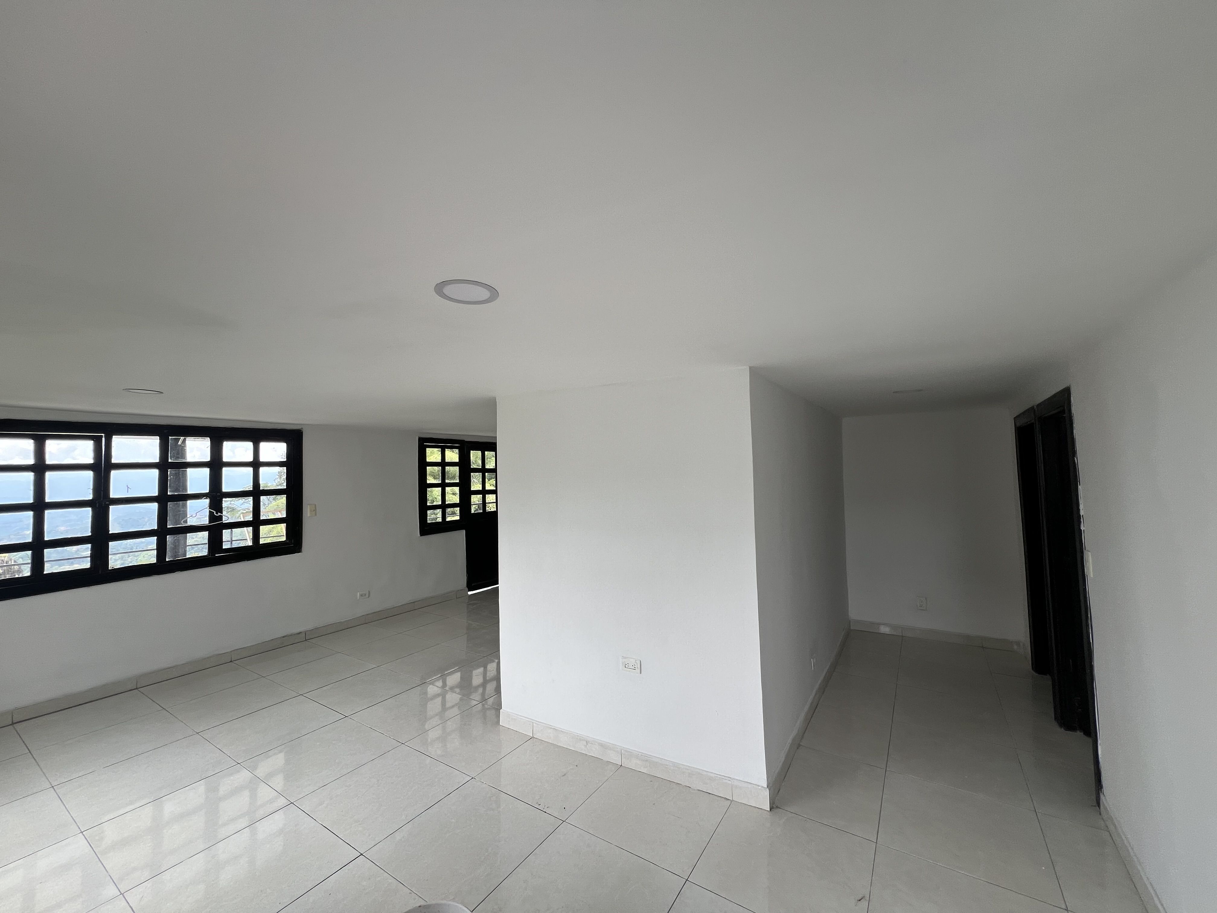 Apartamento en arriendo Caldas Manizales Vereda Bajo Tablazo 120 m2 Habitaciones 3 Baños 1 Garajes 2 Precio $1200000
