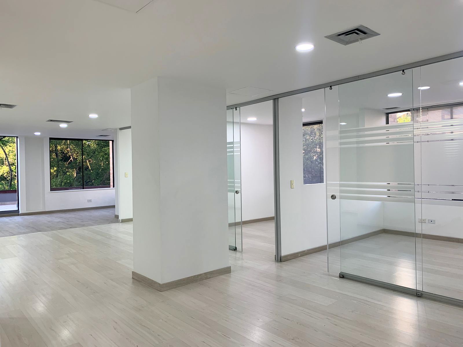 Oficina en arriendo Antioquia Medellín Doña Maria 100 m2 Habitaciones 0 Baños 2 Garajes 3 Precio $9300000