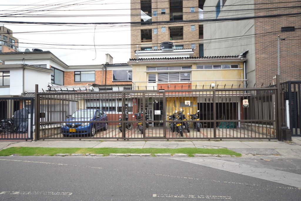 Casa en arriendo Cundinamarca Bogotá La Castellana 350 m2 Habitaciones 8 Baños 4 Garajes 5 Precio $10000000