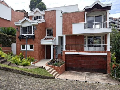 Casa en arriendo Antioquia Medellín Altos Del Poblado 415 m2 Habitaciones 4 Baños 5 Garajes 2 Precio $14000000