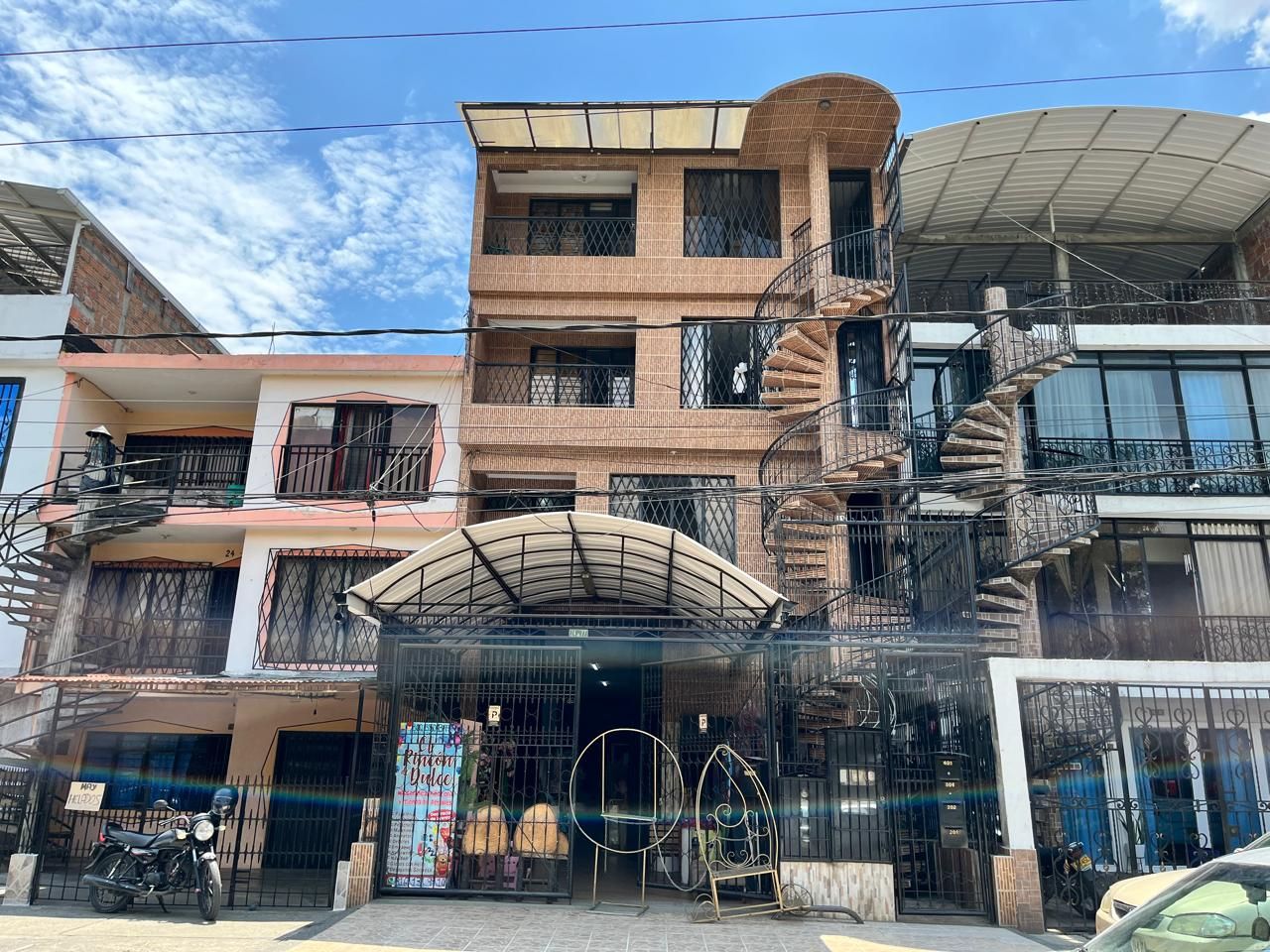 Edificio en venta Valle Del Cauca Cali Siete De Agosto 750 m2 Habitaciones 12 Baños 6 Garajes 10 Precio $1250000000