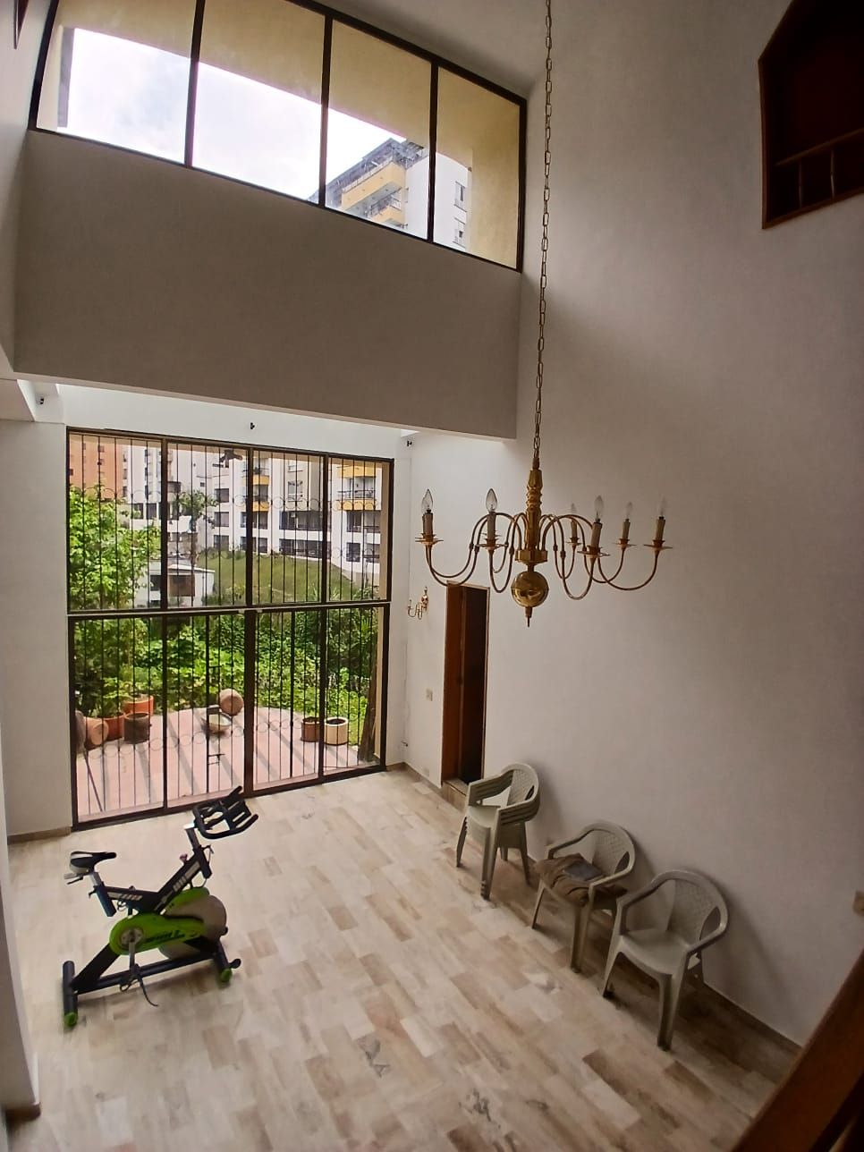 Casa en arriendo o venta Risaralda Pereira Los Alpes 420 m2 Habitaciones 6 Baños 3 Garajes 2 Precio venta $2500000000 Precio arriendo $10000000