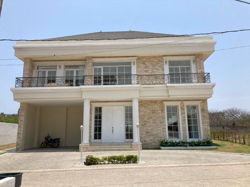 Casa en venta Atlántico Puerto Colombia Cr Los Cocales 850 m2 Habitaciones 5 Baños 2 Garajes 4 Precio $5900000000