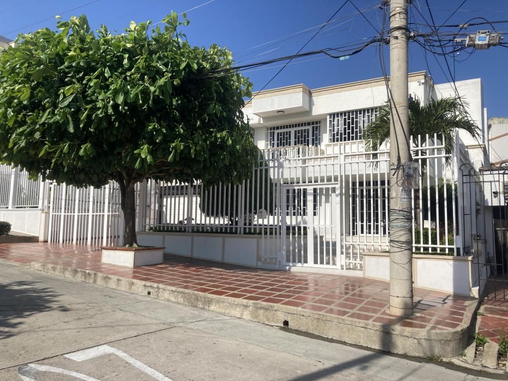 Casa en venta Atlántico Barranquilla La Cumbre 266 m2 Habitaciones 3 Baños 4 Garajes 4 Precio $1200000000