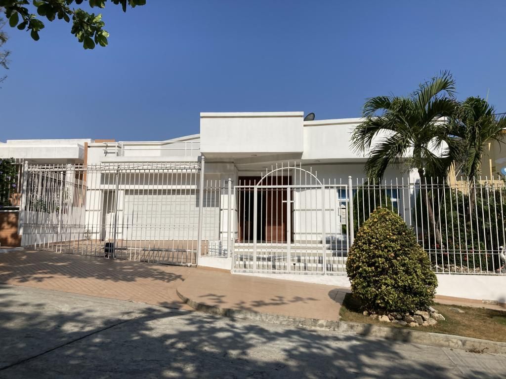 Casa en venta Atlántico Barranquilla Los Alpes 515 m2 Habitaciones 4 Baños 5 Garajes 2 Precio $1200000000