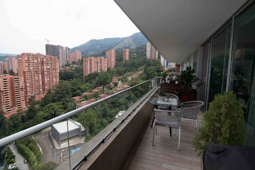 Apartamento en venta Antioquia Medellín Los Naranjos 77 m2 Habitaciones 1 Baños 2 Garajes 1 Precio $840000000