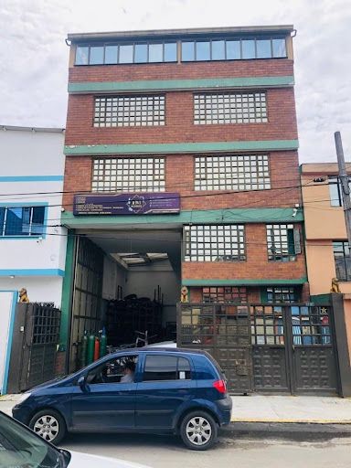 Casa en venta Cundinamarca Bogotá Ub Carvajal 135 m2 Habitaciones 6 Baños 6 Garajes 2 Precio $3600000000