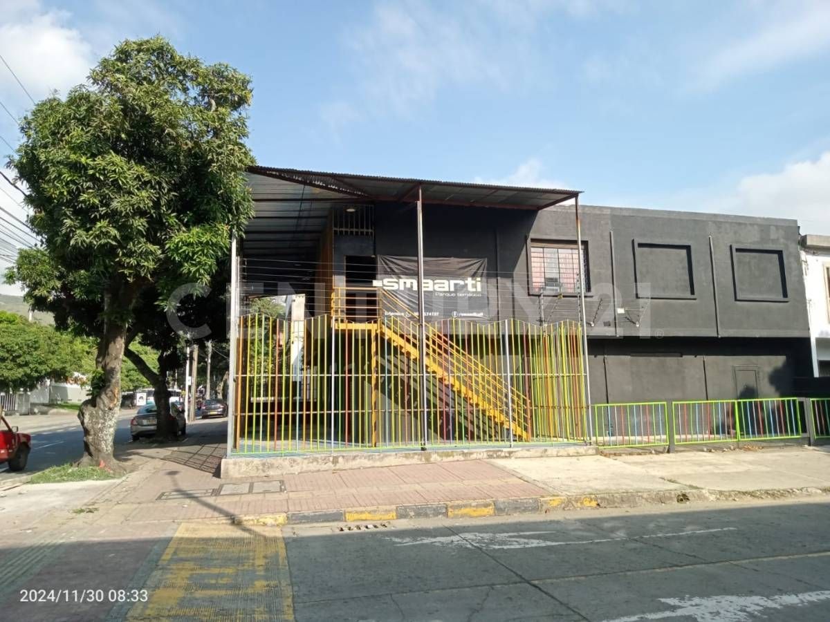 Local en arriendo Valle Del Cauca Cali 3 De Julio 400 m2 Habitaciones 0 Baños 1 Garajes 0 Precio $7000000