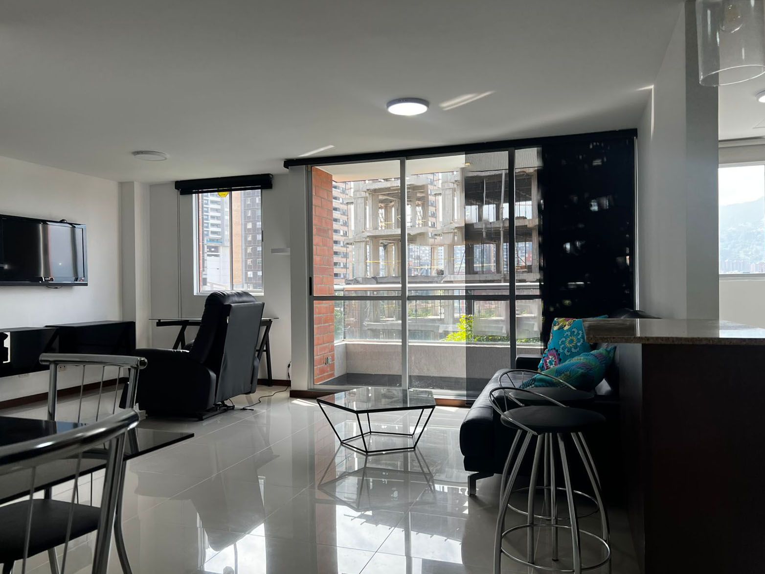 Apartamento en arriendo Antioquia Envigado Loma Del Atravesado 76 m2 Habitaciones 2 Baños 2 Garajes 2 Precio $3950000