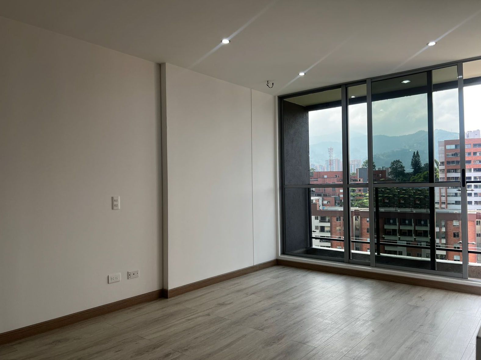 Apartaestudio en arriendo Antioquia Envigado Loma Del Atravesado 65 m2 Habitaciones 1 Baños 2 Garajes 1 Precio $3350000