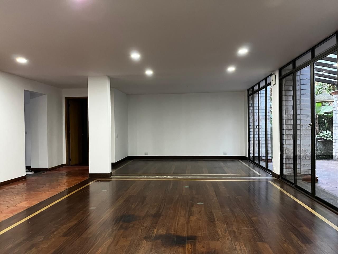Casa en arriendo o venta Antioquia Medellín Diego Echavarria 271 m2 Habitaciones 3 Baños 4 Garajes 2 Precio venta $1620000000 Precio arriendo $10500000