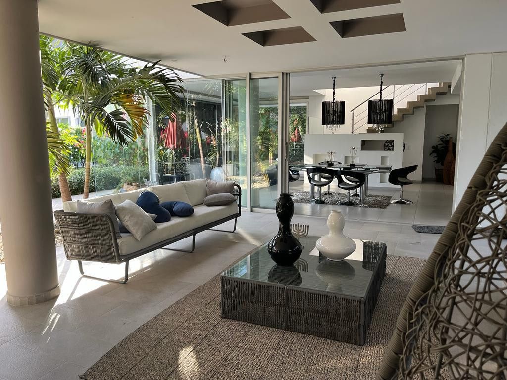 Casa en arriendo Valle Del Cauca Cali Altos De Menga 620 m2 Habitaciones 3 Baños 4 Garajes 4 Precio $11000000