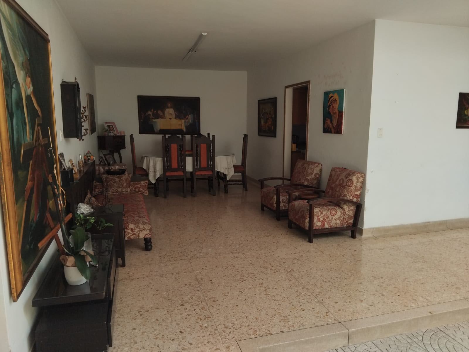 Oficina en arriendo Antioquia Medellín Lorena 300 m2 Habitaciones 0 Baños 4 Garajes 2 Precio $13600000
