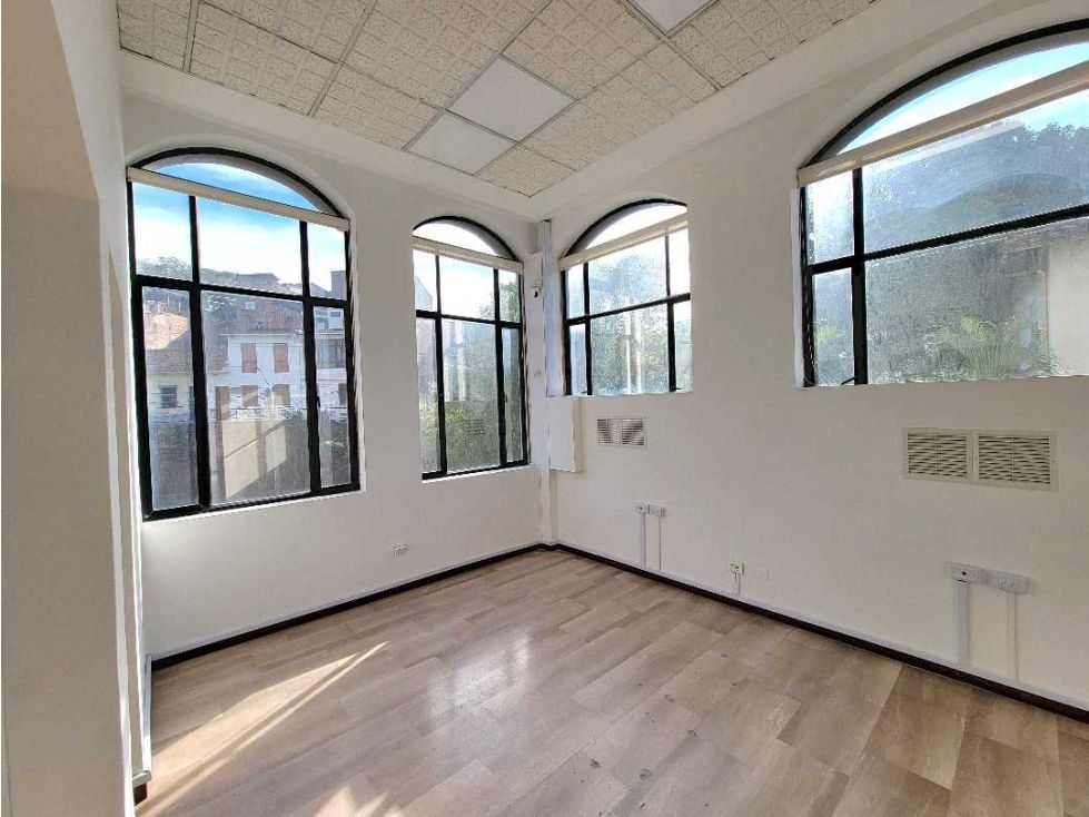 Oficina en arriendo Valle Del Cauca Cali Cali 215 m2 Habitaciones 0 Baños 3 Garajes 2 Precio $9500000