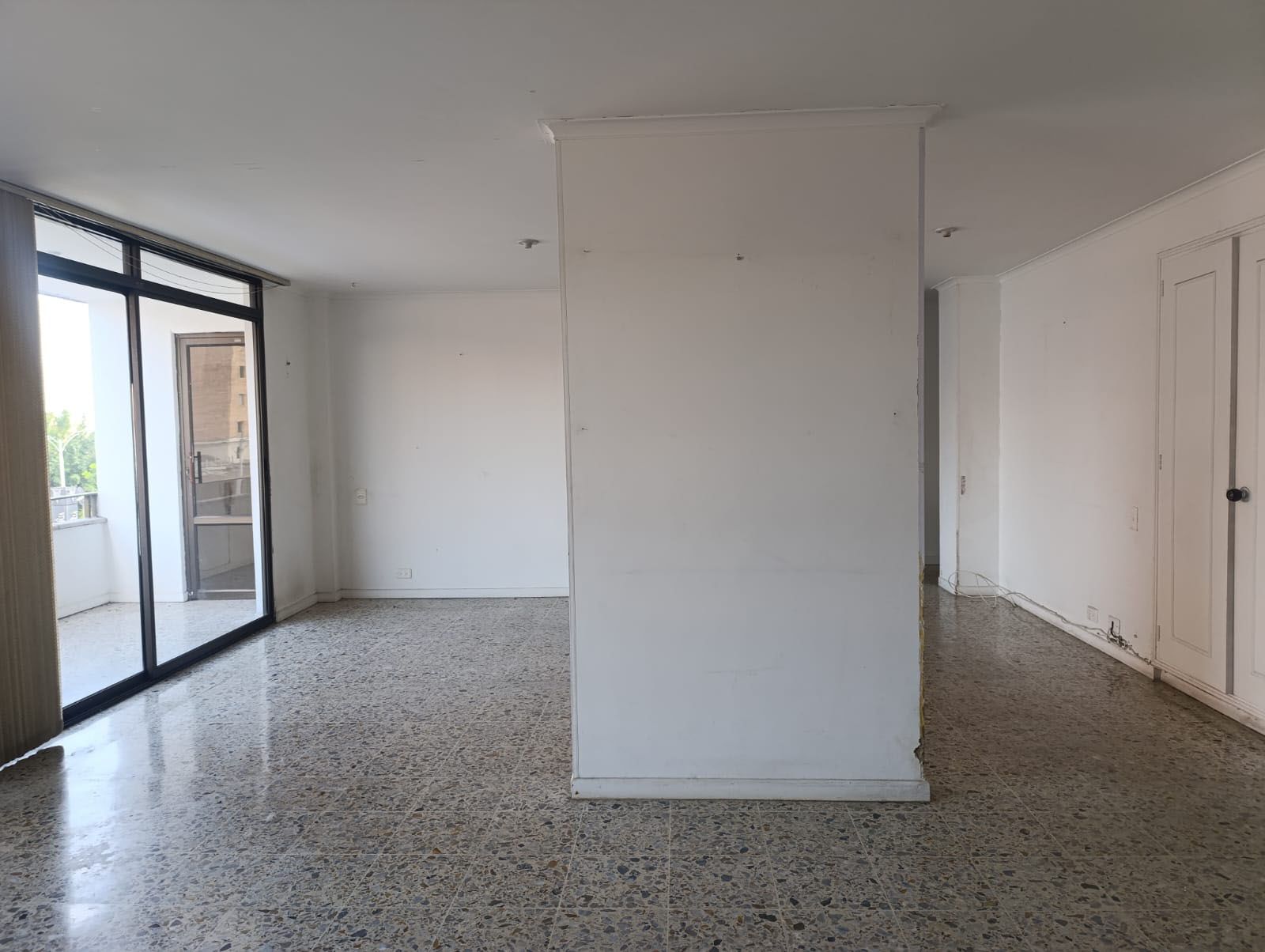 Apartamento en arriendo o venta Antioquia Medellín Cerro El Volador 165 m2 Habitaciones 4 Baños 2 Garajes 2 Precio venta $825000000 Precio arriendo $5100000