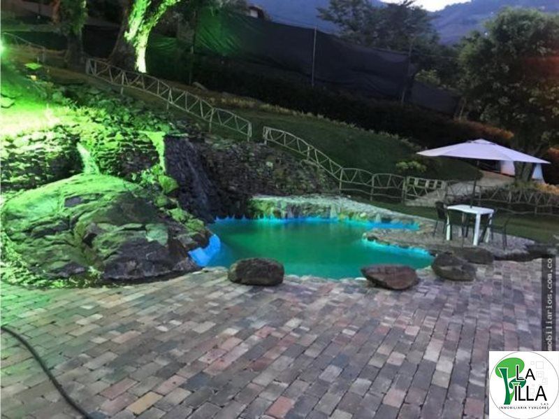 Casa en venta Antioquia Copacabana Vereda El Zarzal 1300 m2 Habitaciones 4 Baños 5 Garajes 1 Precio $800000000