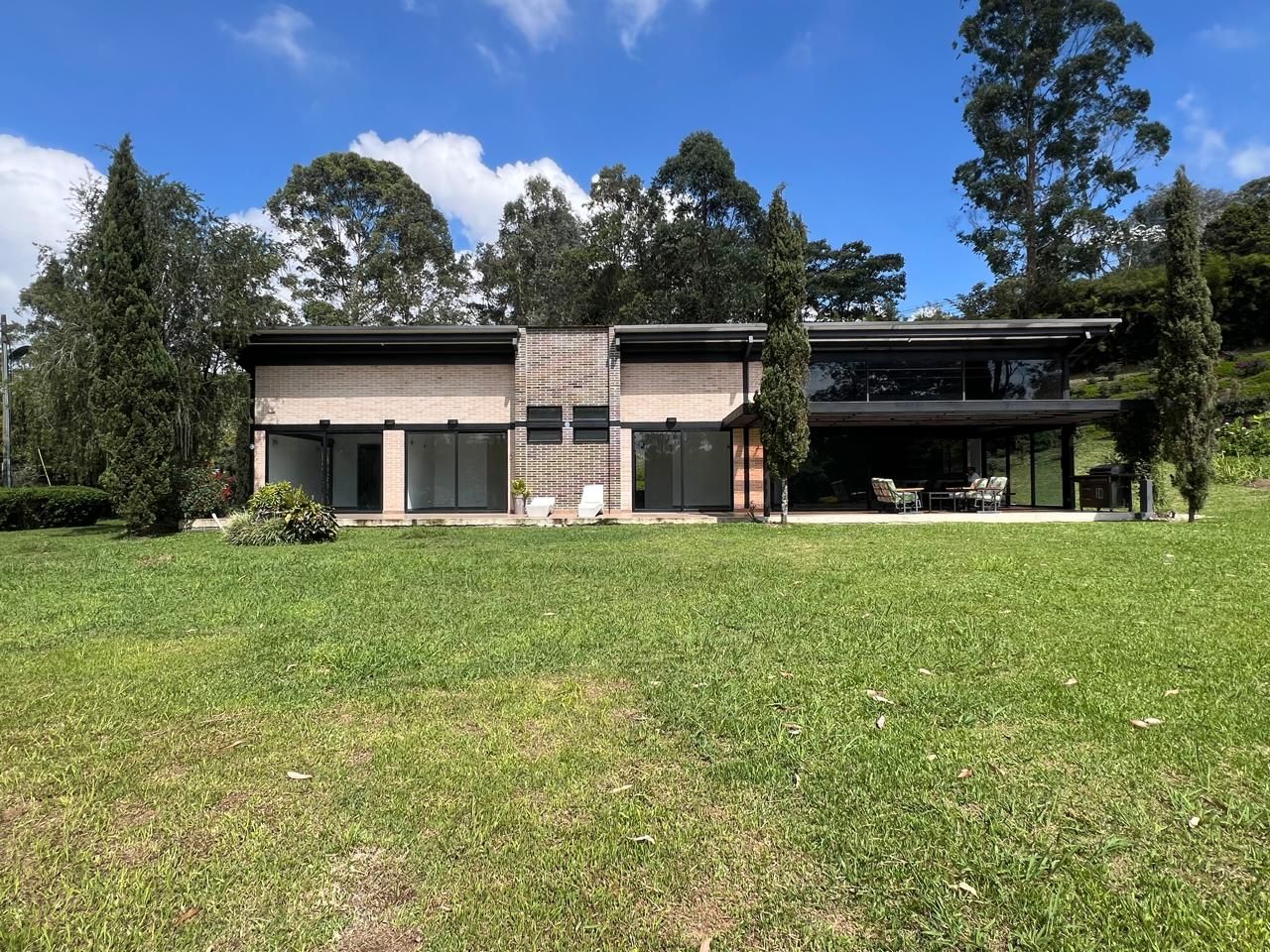 Casa en arriendo Antioquia Rionegro Gualanday 330 m2 Habitaciones 4 Baños 5 Garajes 3 Precio $14500000