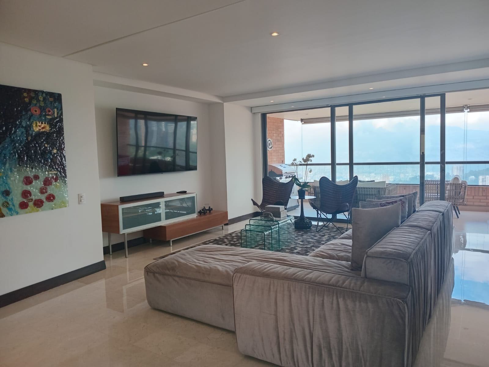 Apartamento en arriendo Antioquia Medellín Doña Maria 247 m2 Habitaciones 3 Baños 4 Garajes 3 Precio $13000000