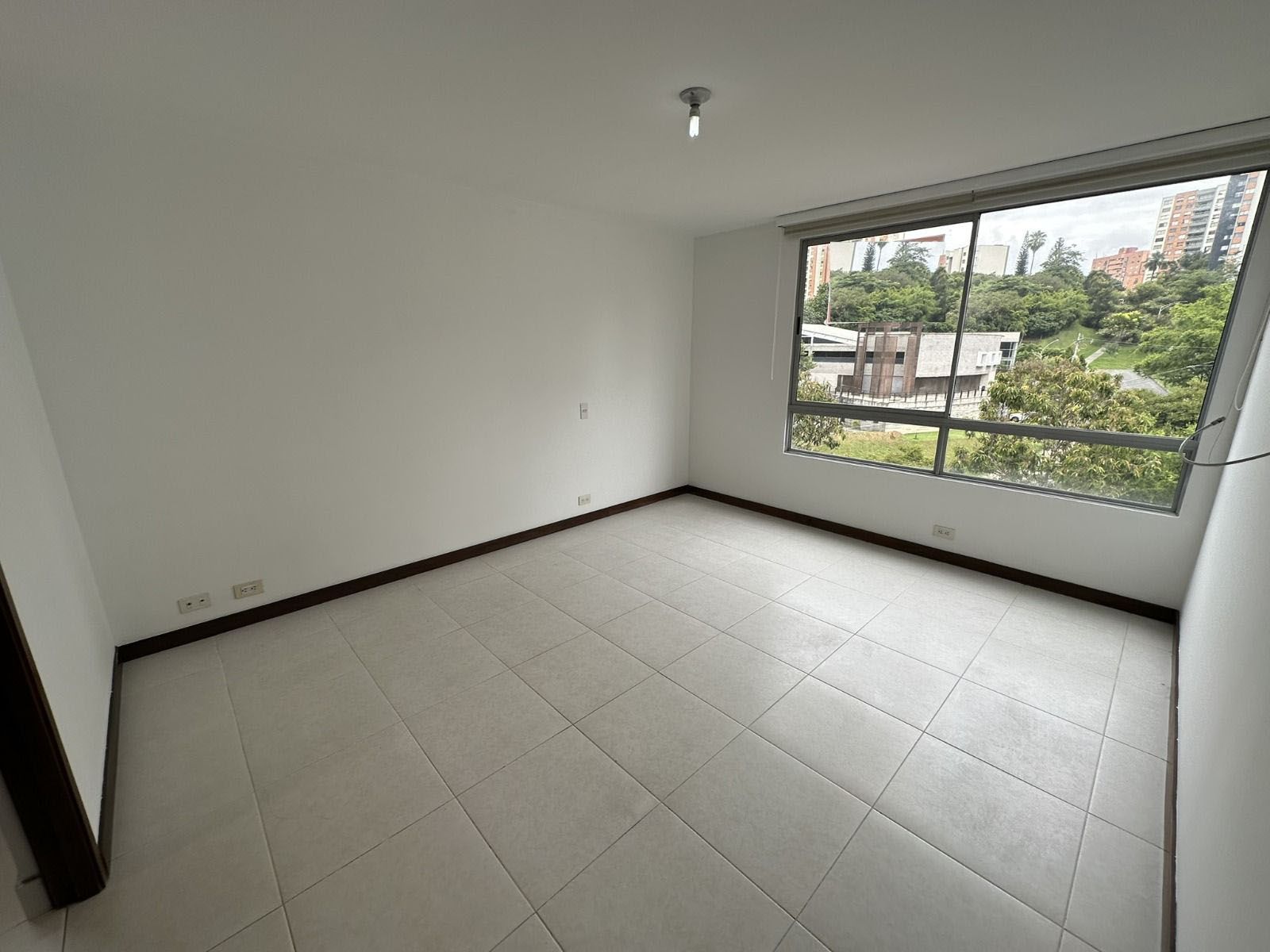 Apartamento en arriendo Antioquia Medellín Loma De Los Bernal 95 m2 Habitaciones 3 Baños 2 Garajes 1 Precio $3950000