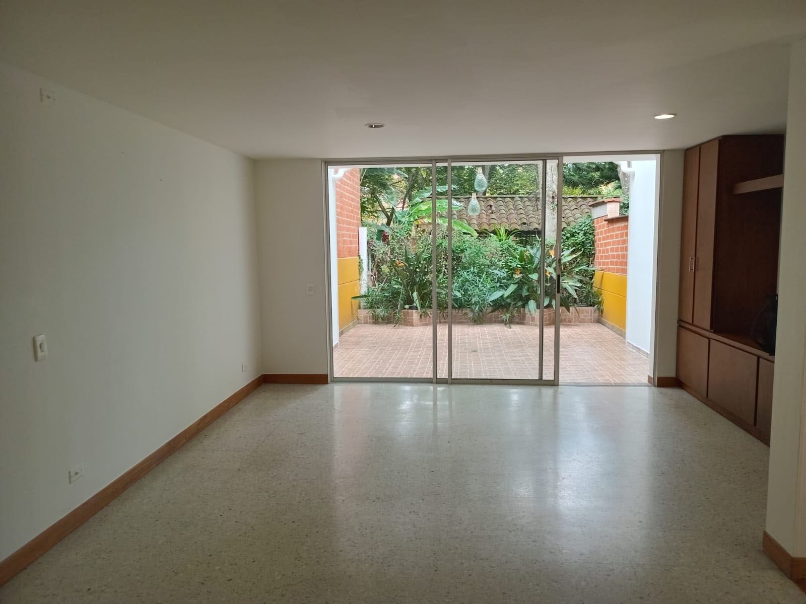 Casa en venta Antioquia Medellín Alejandria 200 m2 Habitaciones 3 Baños 4 Garajes 2 Precio $1050000000