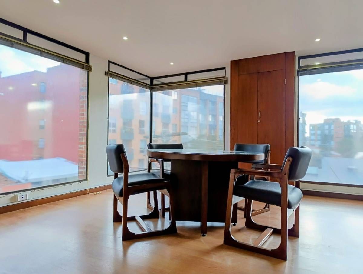 Oficina en arriendo o venta Cundinamarca Bogotá Santa Barbara Occidental - Edif Guadalimar Unidad Medica 50 m2 Habitaciones 0 Baños 0 Garajes 2 Precio venta $390000000 Precio arriendo $3200000