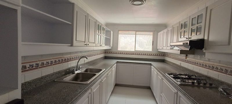 Casa en arriendo Antioquia Envigado Vientos De La Colina 350 m2 Habitaciones 4 Baños 5 Garajes 1 Precio $10500000