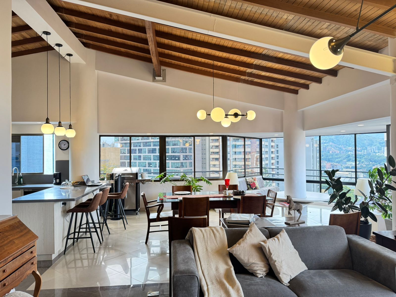 Apartamento en arriendo Antioquia Medellín Diego Echavarria 180 m2 Habitaciones 3 Baños 3 Garajes 2 Precio $12000000