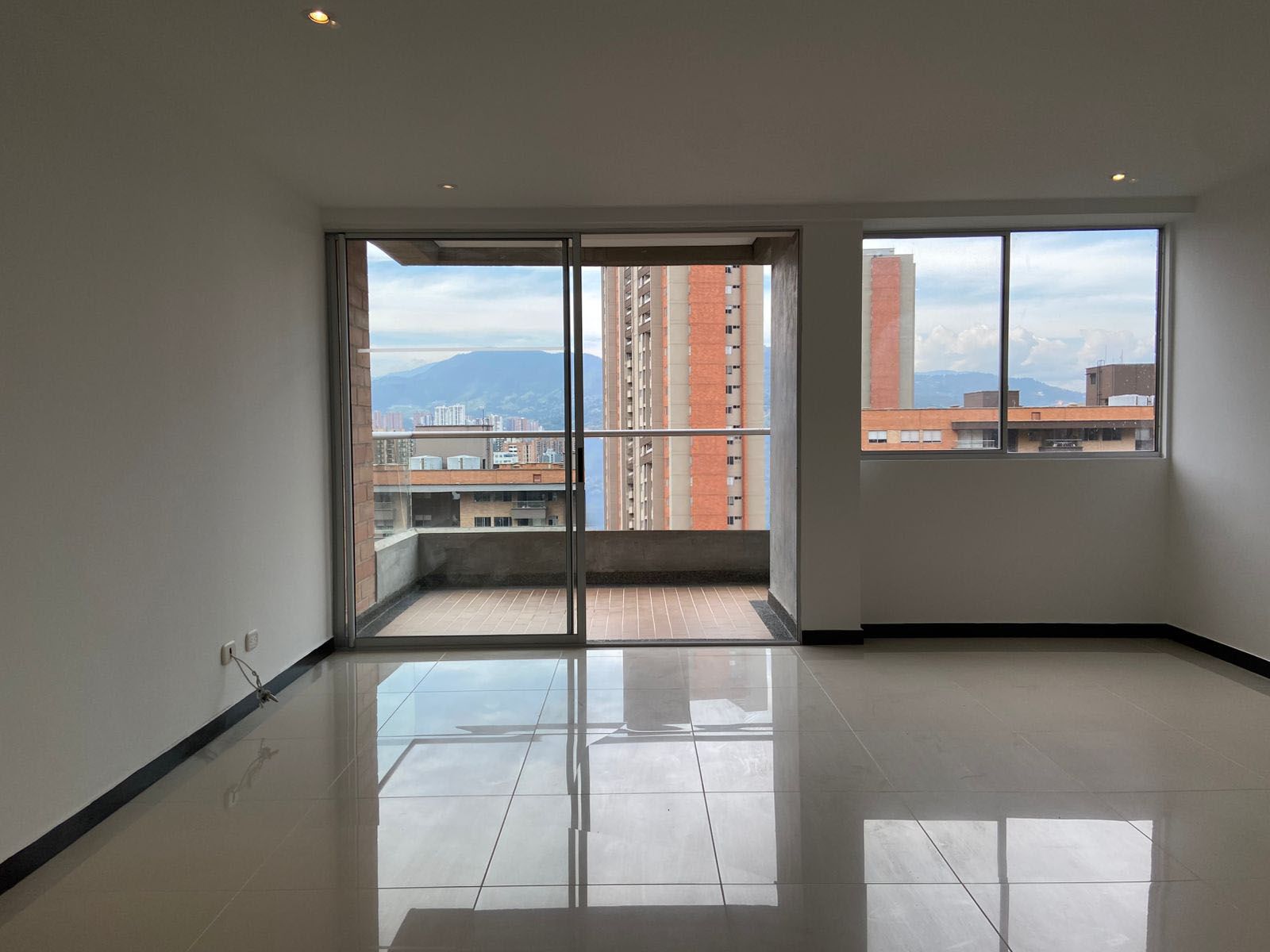 Apartamento en arriendo Antioquia Sabaneta Aldea Verde 96 m2 Habitaciones 3 Baños 2 Garajes 1 Precio $4000000