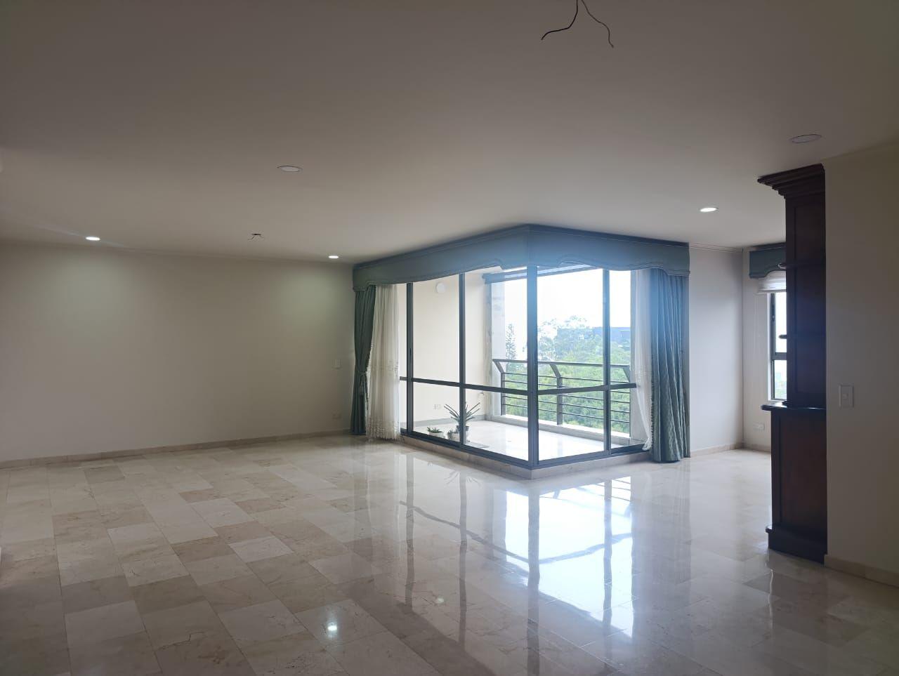 Apartamento en arriendo Antioquia Medellín Los Naranjos 150 m2 Habitaciones 3 Baños 4 Garajes 2 Precio $5700000