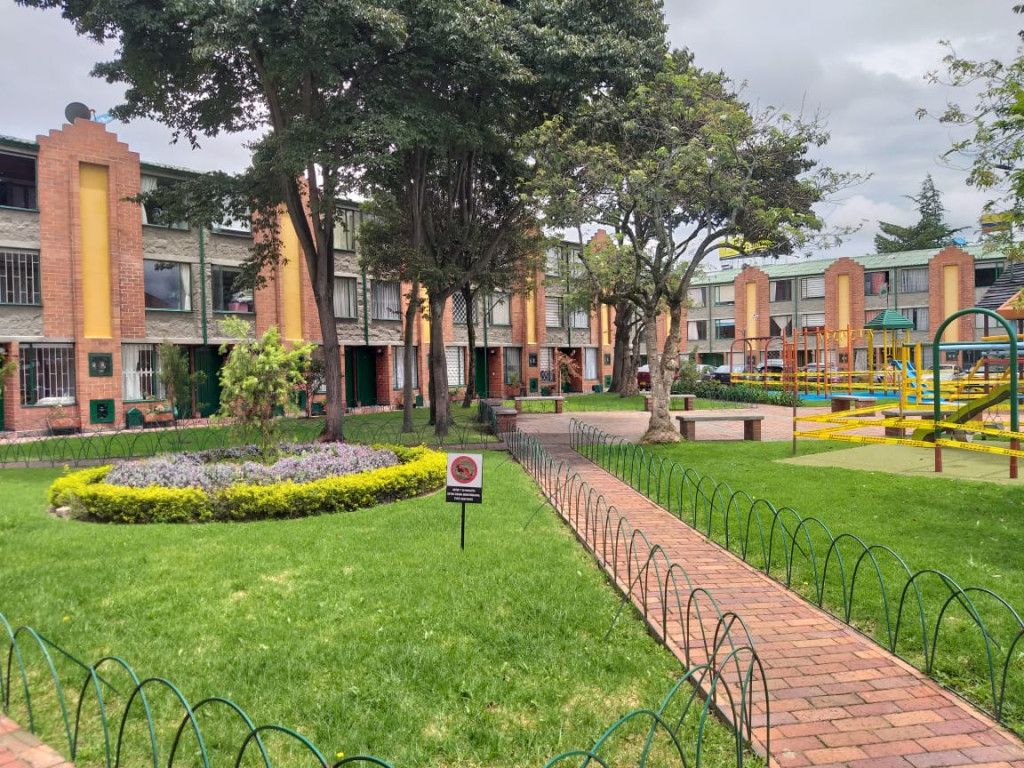 Casa en venta Cundinamarca Bogotá Santa Rosa 90 m2 Habitaciones 4 Baños 3 Garajes 1 Precio $450000000